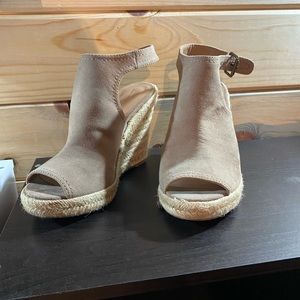 Open toe wedge